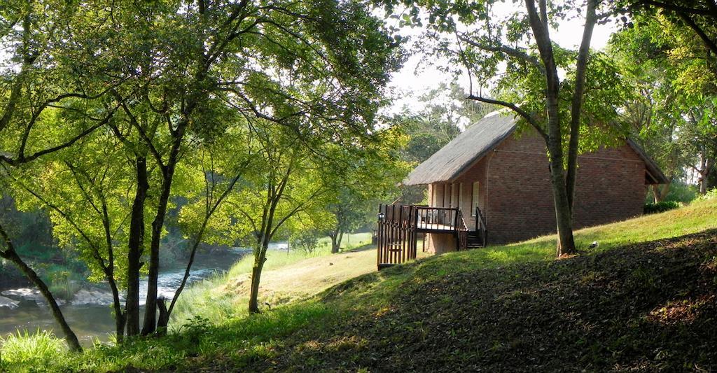 Kwambali Riverside Lodge Hazyview Ruang foto