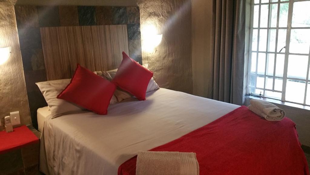 Kwambali Riverside Lodge Hazyview Bagian luar foto