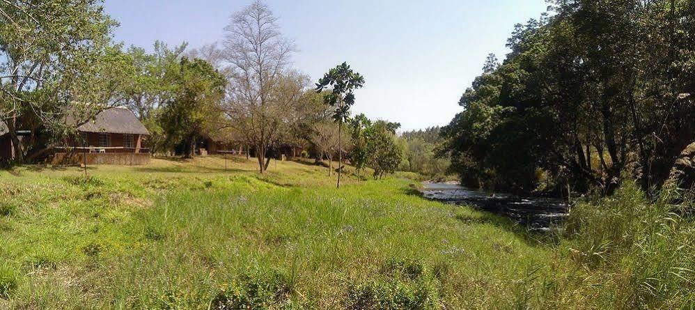Kwambali Riverside Lodge Hazyview Bagian luar foto