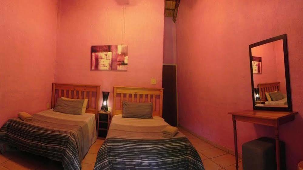 Kwambali Riverside Lodge Hazyview Bagian luar foto